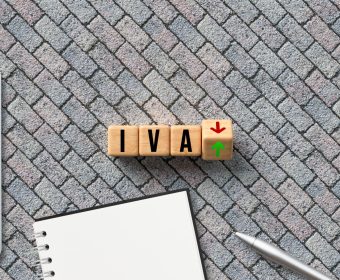 Cubes,With,Spanish,Abbreviation,For,Vat,And,Up,And,Down